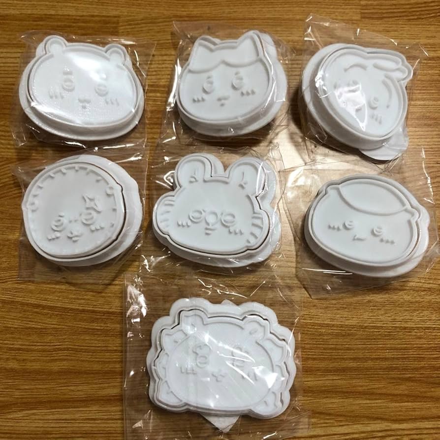 ハチワレ★くりまんじゅう24本 Amazon.co.jp: だいすきちいかわ シェイプブックミニ しあわせだ